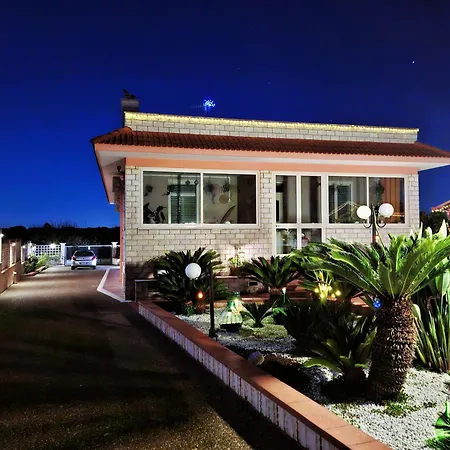 Daisy Conversano-polignano A Mare Отель типа 