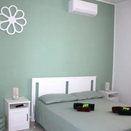 Daisy Conversano-polignano A Mare Oda ve Kahvaltı 4*