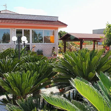 Daisy Conversano-polignano A Mare 4* Conversano